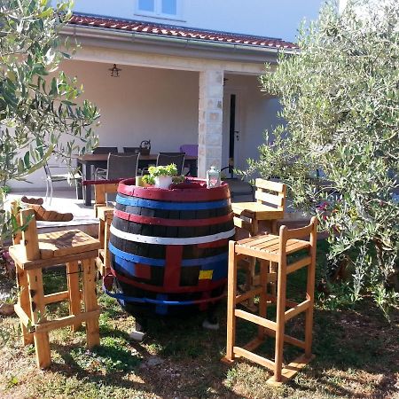 Holiday Home Hrast Debeljak Exterior photo