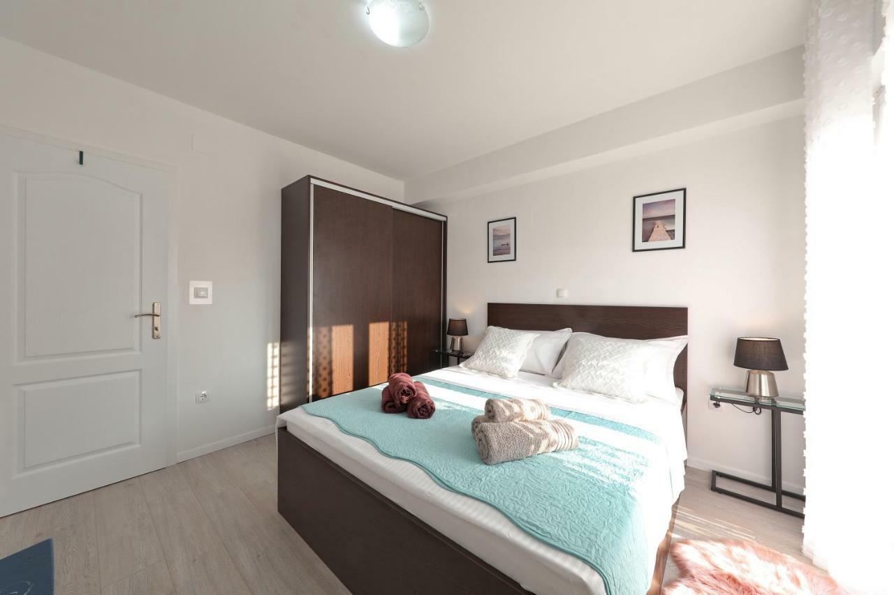 Holiday Home Hrast Debeljak Exterior photo