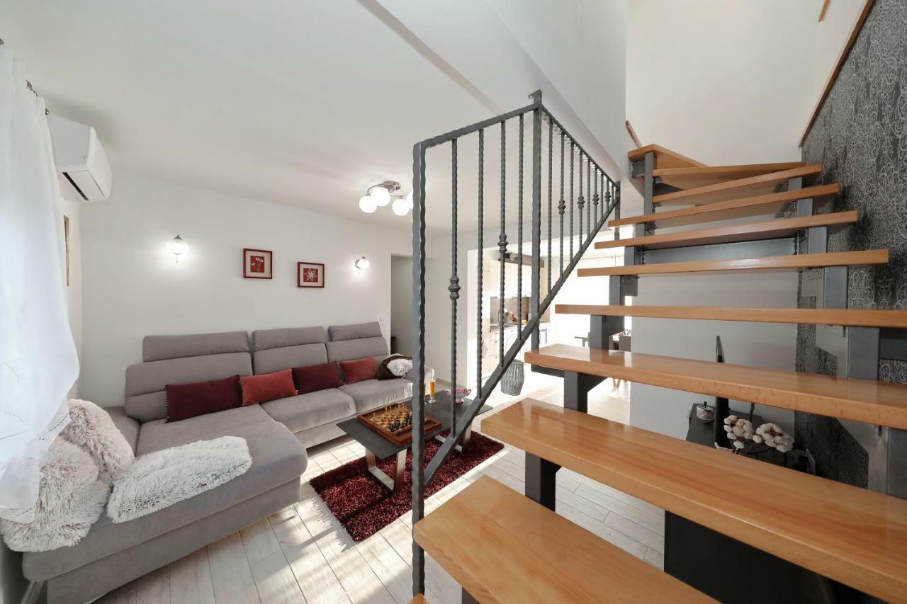Holiday Home Hrast Debeljak Exterior photo