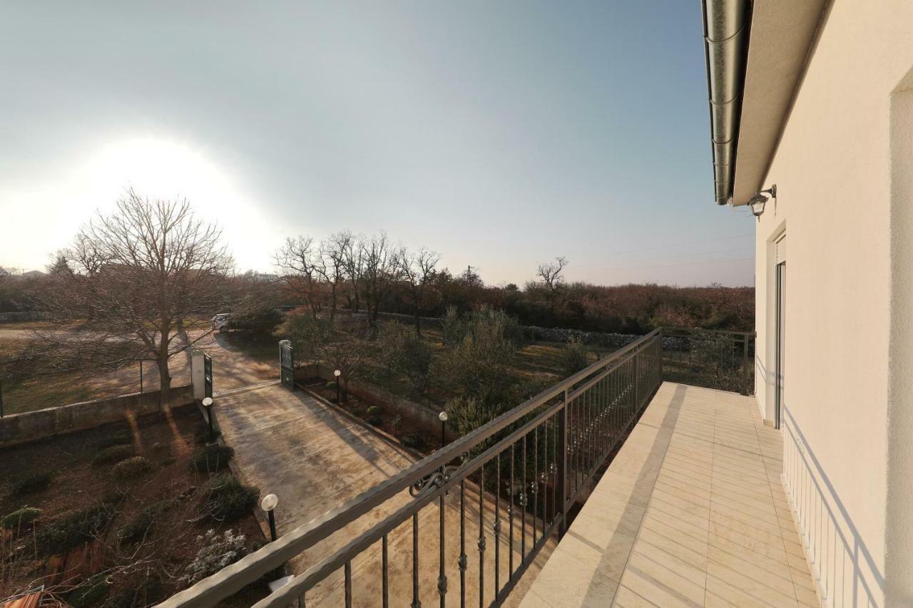 Holiday Home Hrast Debeljak Exterior photo